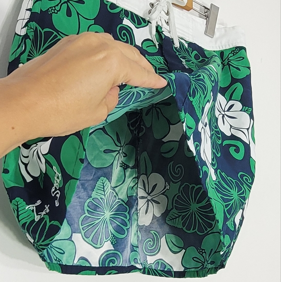 TXT Women Green White & Black Hibiscus Floral Soft A-Line Mini Skirt Size 9 - Picture 3 of 11